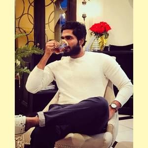 Meet your Posher, Najat